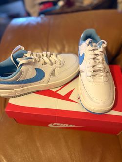 Women’s Nike shoes  size 8
