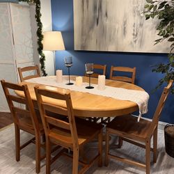 Beautiful Dining Set Very Good Condition! Table With Leaf And 6 Chairs! I Can Deliver