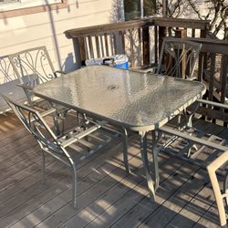 Outdoor Patio Set Table Chairs $100