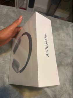 AirPod Max with smart case