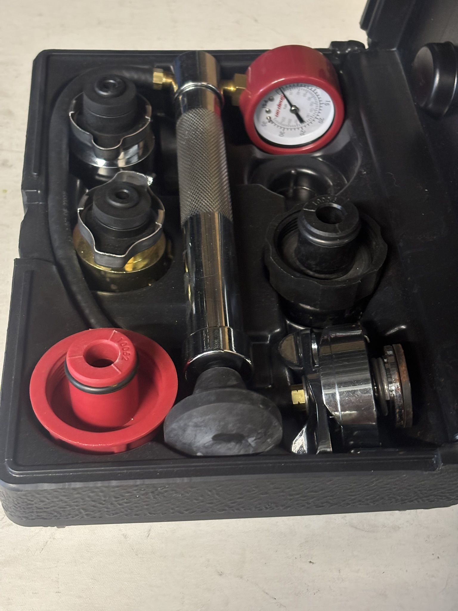 Snap-on Tools Cooling System Pressure Tester Kit