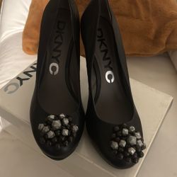 New black pumps size 9.5