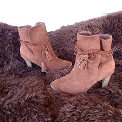 Universal thread faux suede brown boots size 9