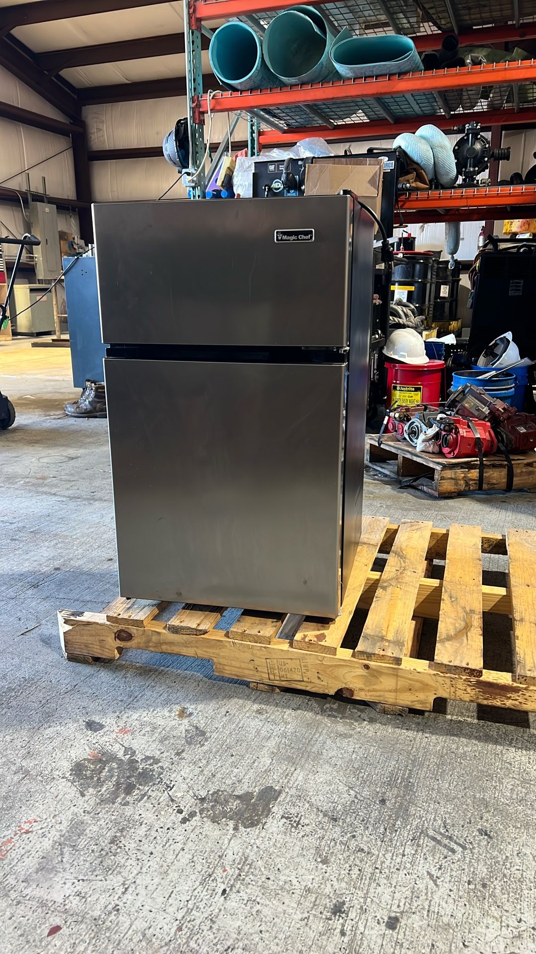 Magic Chef Fridge / Freezer 