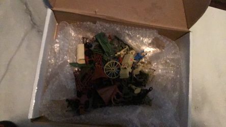 Toy soldiers And cowboy figures