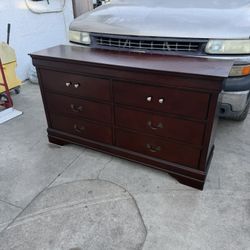 6 Drawer Dresser !