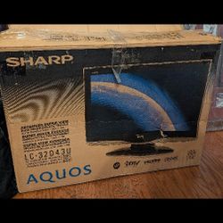 Vintage Sharp AQUOS 32” HDTV w/ Original Box