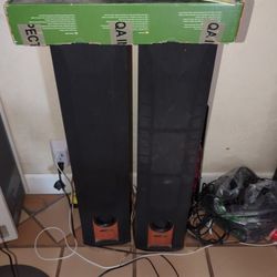 Pair of Polk Audio R50 Tower Speakers - Excellent Condition!