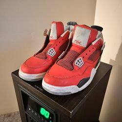 Jordan 4s Retro Toro Bravo