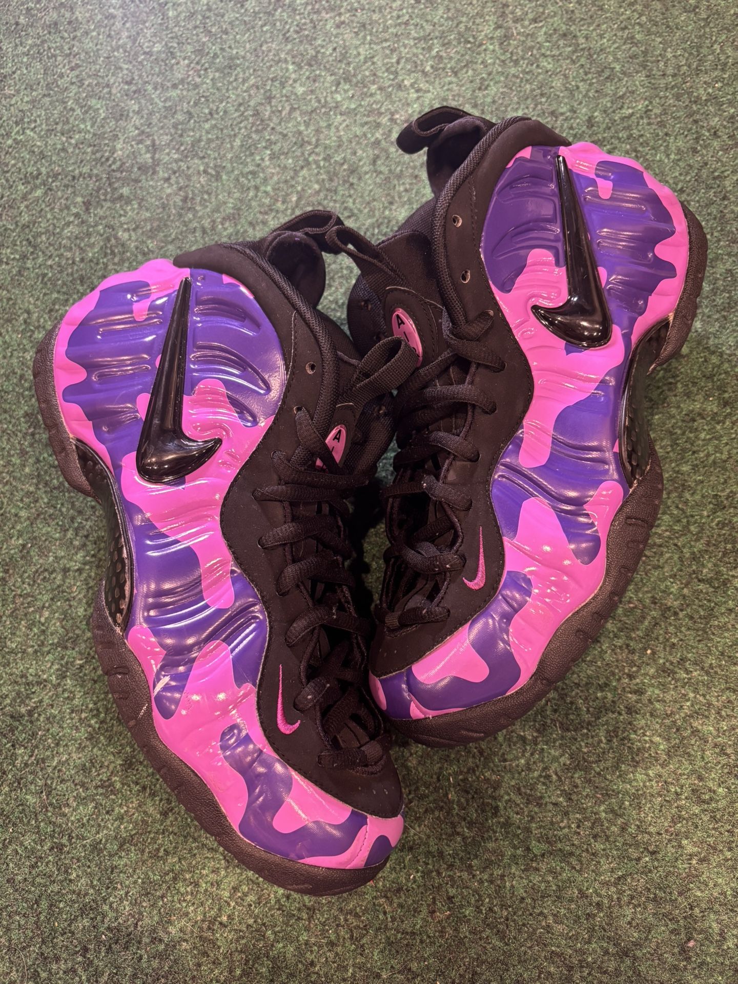 NIKE FOAMPOSITE PURPLE CAMO SIZE 9