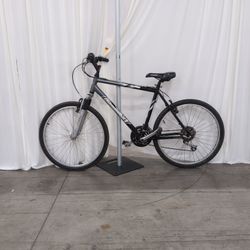 Diamondback Outlook Black and Gray Mountain Bike