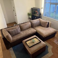 ✨ Two-Piece Sectional + Pull-Out Sleeper + Ottoman — Must Go by Sunday 12/14! ✨