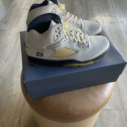Jordan x A Ma Maniere 5 “dawn” Size 11.5m
