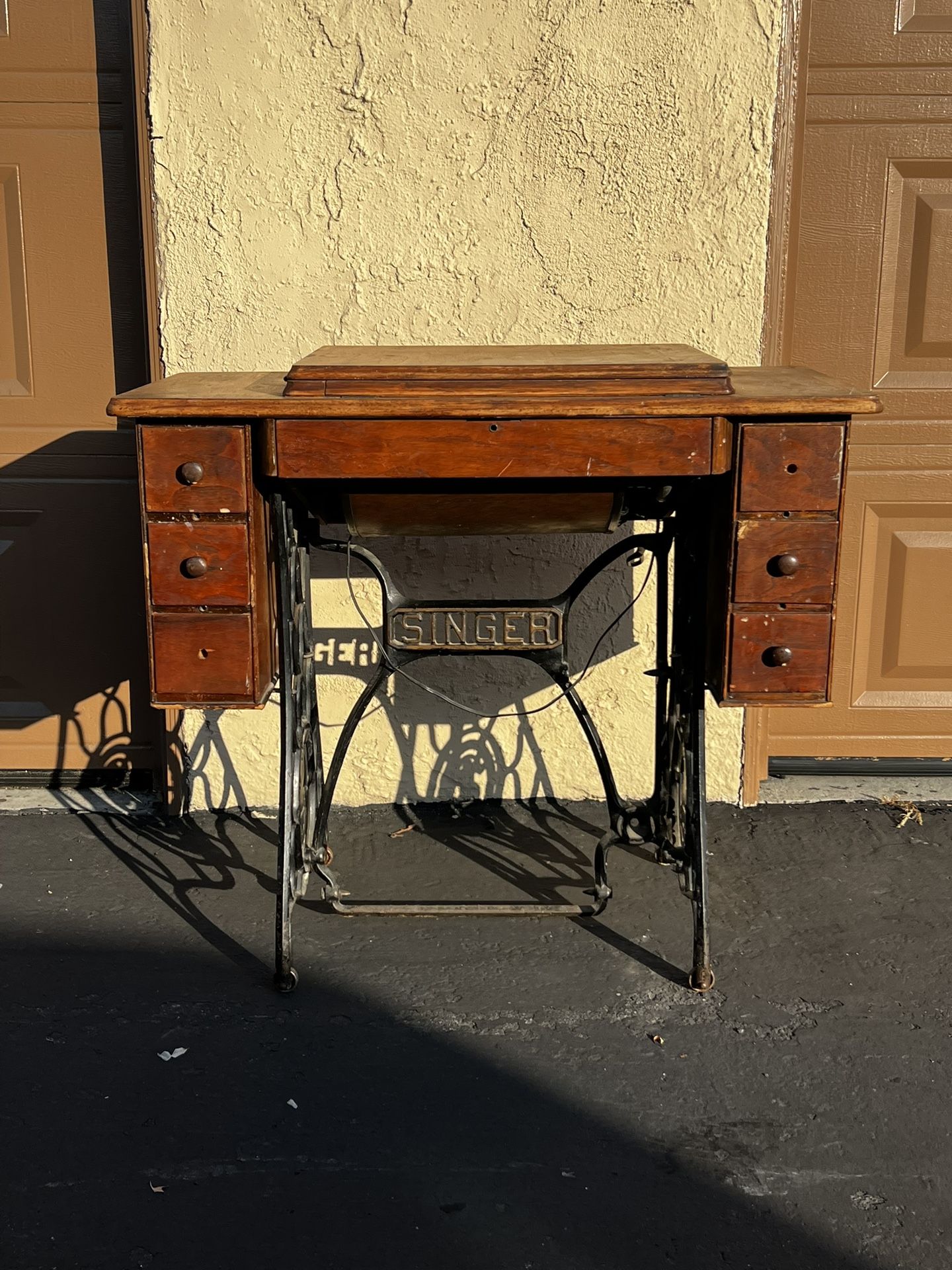Antique Singer Sewing Machine 1928