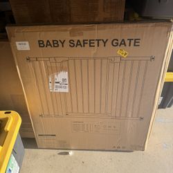 Brand New White Mumeasy Baby Safety Gate
