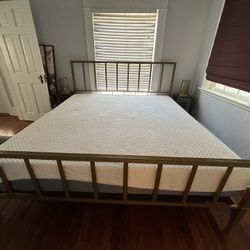 King Bed And Memory Foam Mattress 