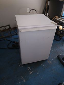 Mini fridge