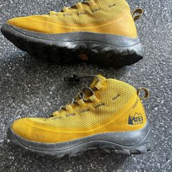 Almost New Size 4 Youth Boots