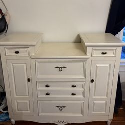 Dresser/vanity 