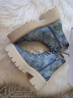 GUESS Shutter Denim Peony Utility Boots, 7