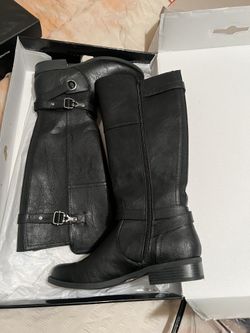 GUESS TALL MATTE BLK LEATHER BOOTS… NEW SIZE 10