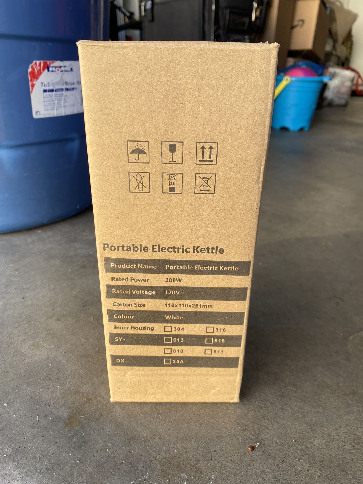 Portable electric kettle