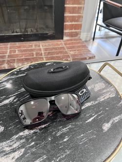 Oakley men sunglasses
