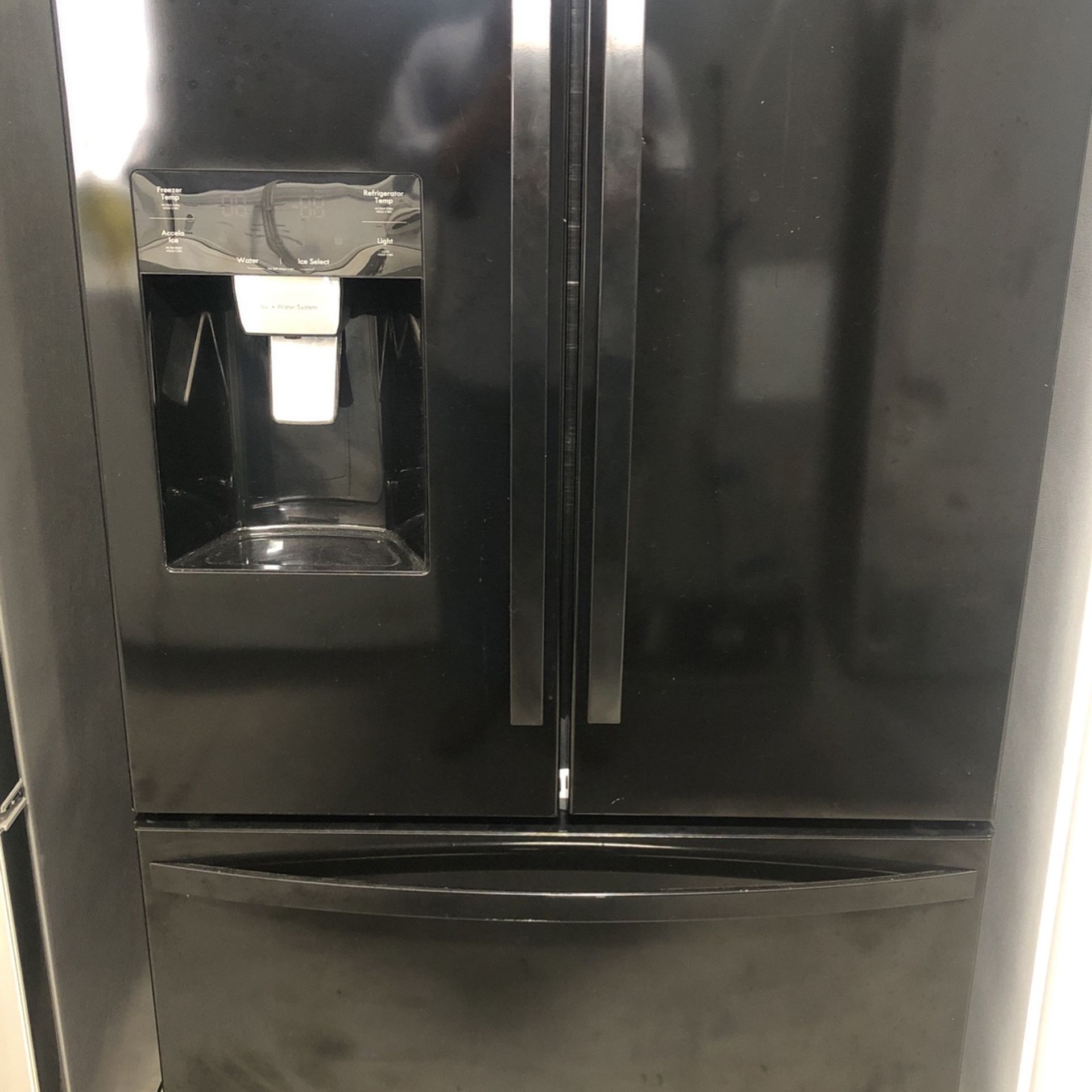 Refrigerator Kenmore Black