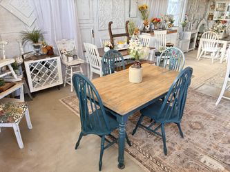 Kitchen Table And 4 Chairs