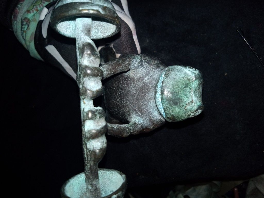 Spi Cast Verdigris Bench Pressing Frog