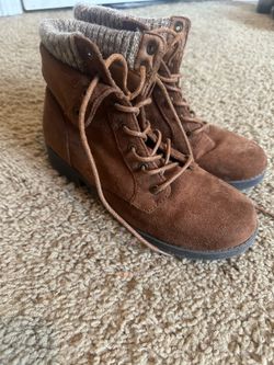 Women’s brown boots