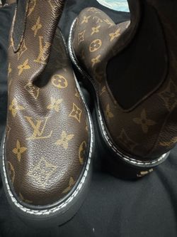 LV Boots like new 8 1/2 350.00 or best offer