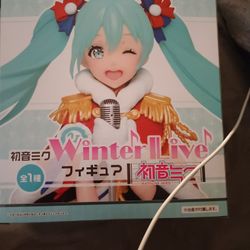 Hatsune Miku Winter Statue 