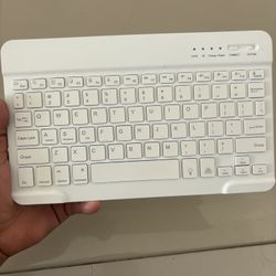 Portable Bluetooth Keyboard 