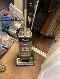 Shark Lift-Away DuoPowerFins Vacuum Cleaner 🧹