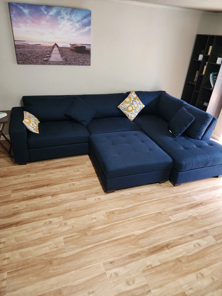 2 Piece Sectional with Stotage Ottoman