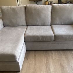 Sofa With Chase