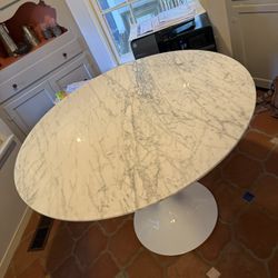 Round dining table - Marble With White Base