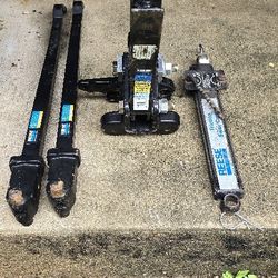 5 Sets Of Weight Distrubing Hitch Sets , Some Need Snap Up Brakets To Complete,  There Is One Reese , AND THE Others Are Husky Brand