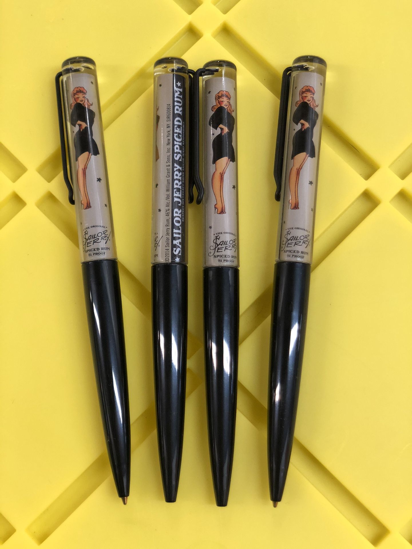 4 SAILOR JERRY Spiced Rum Pin-up Girl Pens Bar Ware Collectible