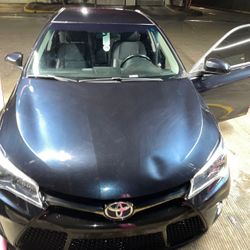 2016 Toyota Camry SE in perfect condition. Clean Title. 