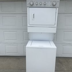 WHITE WHIRLPOOL SLIM THIN WASHER AND GAS DRYER IN GOOD CONDITION 