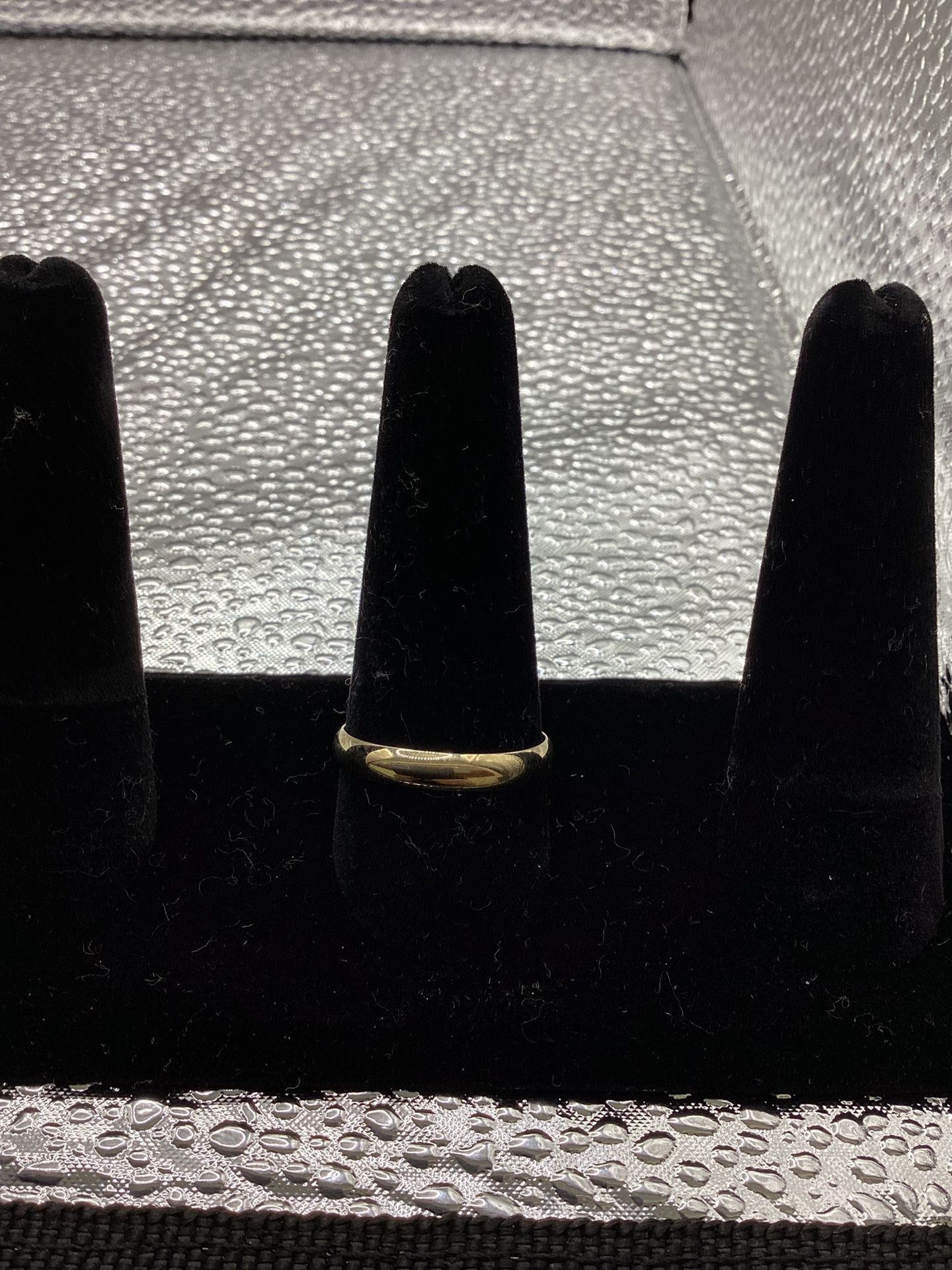 USED 14 KT WEDDING BAND