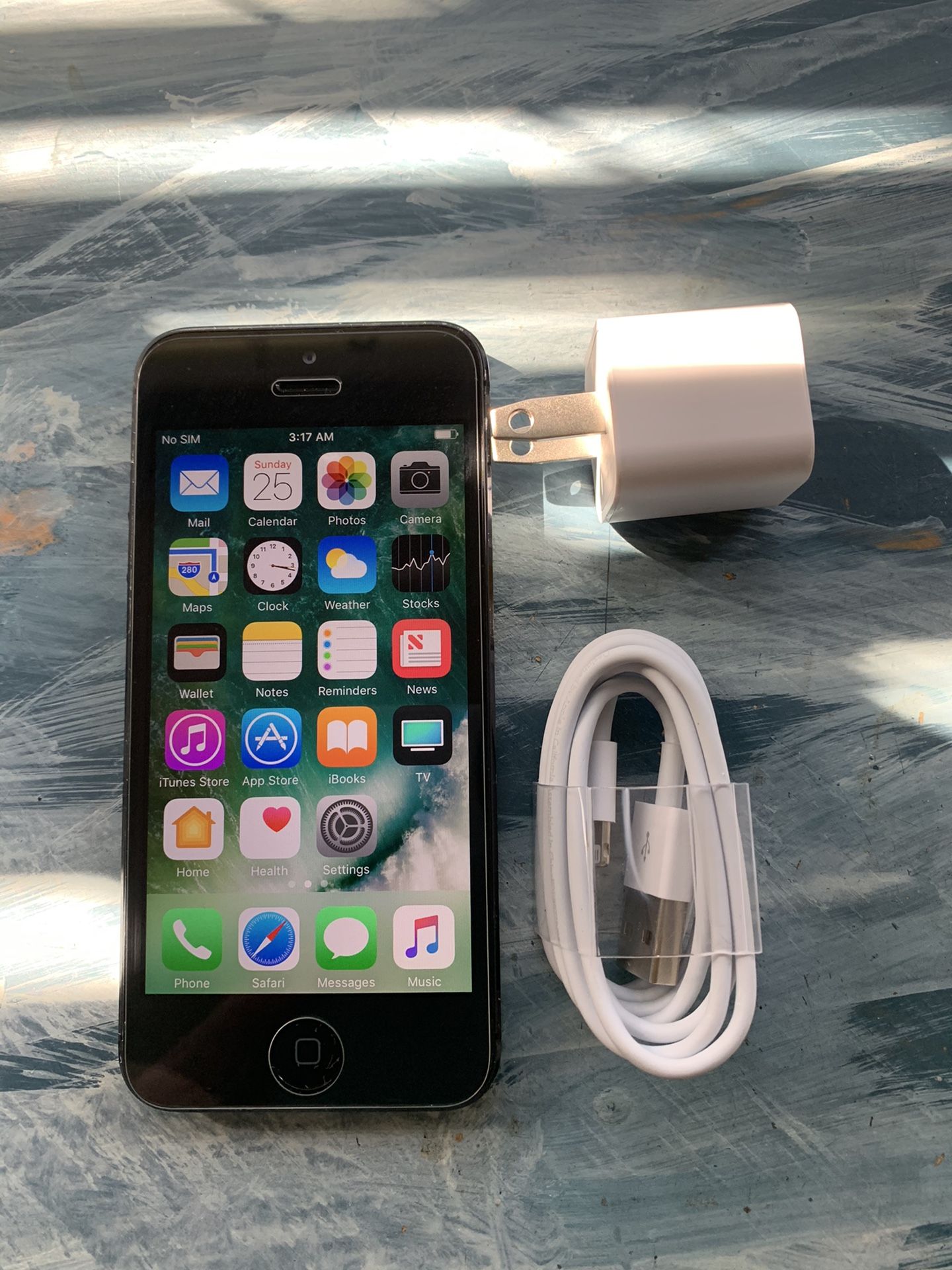 Apple iPhone 5 32gb UNLOCKED Slate Grey