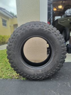 Falken A/T 285/70/R17