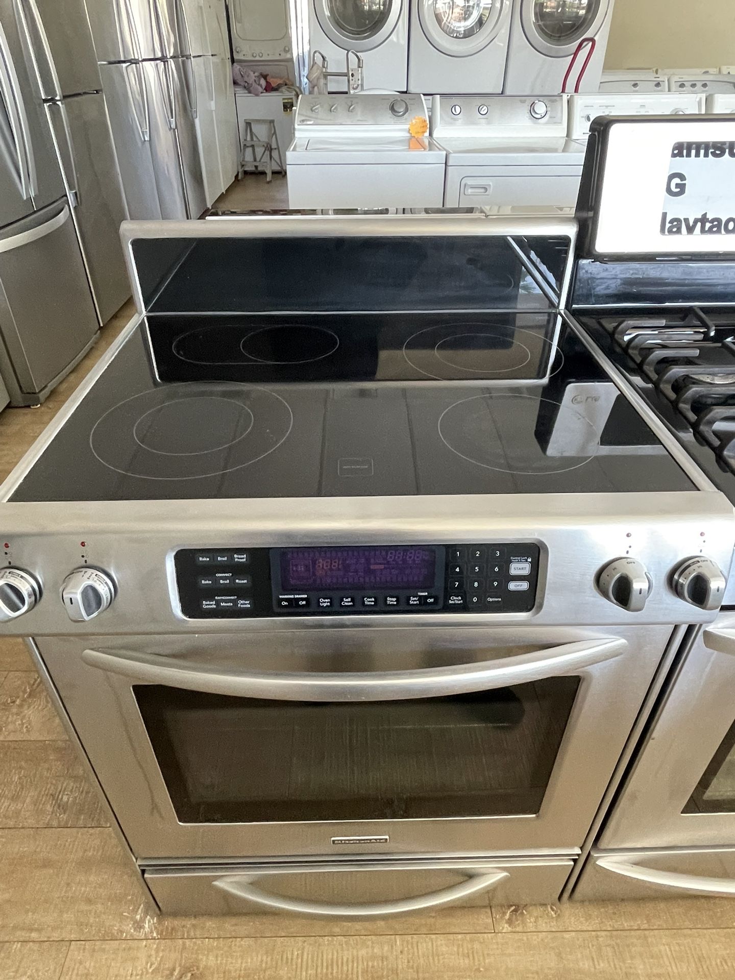 Kitchen Aid Glass Top Electric Stove In Excellent Condition
