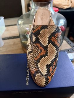 Leather  snake print women shoes  sz 9