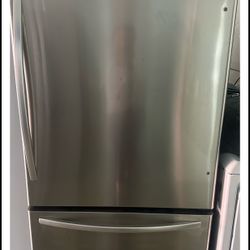 33 Wide Bottom Freezer Refrigerator 