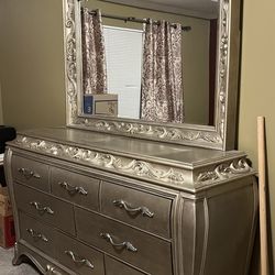 $4000 Queen Bedroom Set