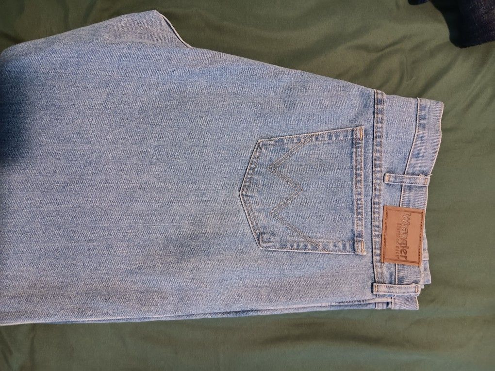 Wrangler Size 44×30  Loose Fit Boot Cut